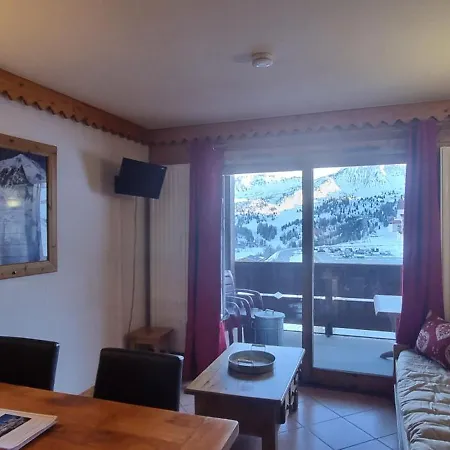 Travelski Premium - Les Hauts Bois 拉普拉涅